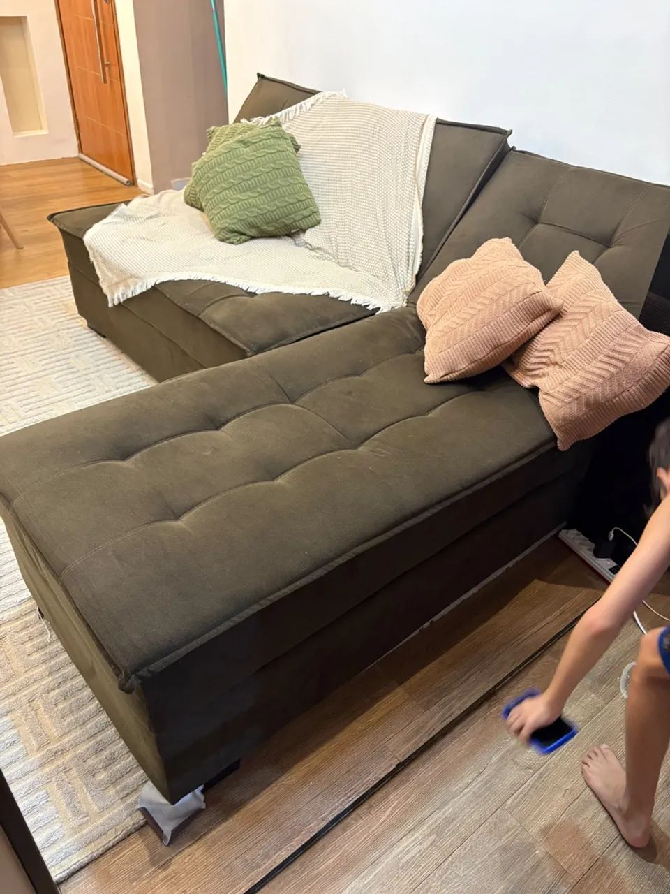 Sofá com chaise com 2 meses de uso  - Foto 4