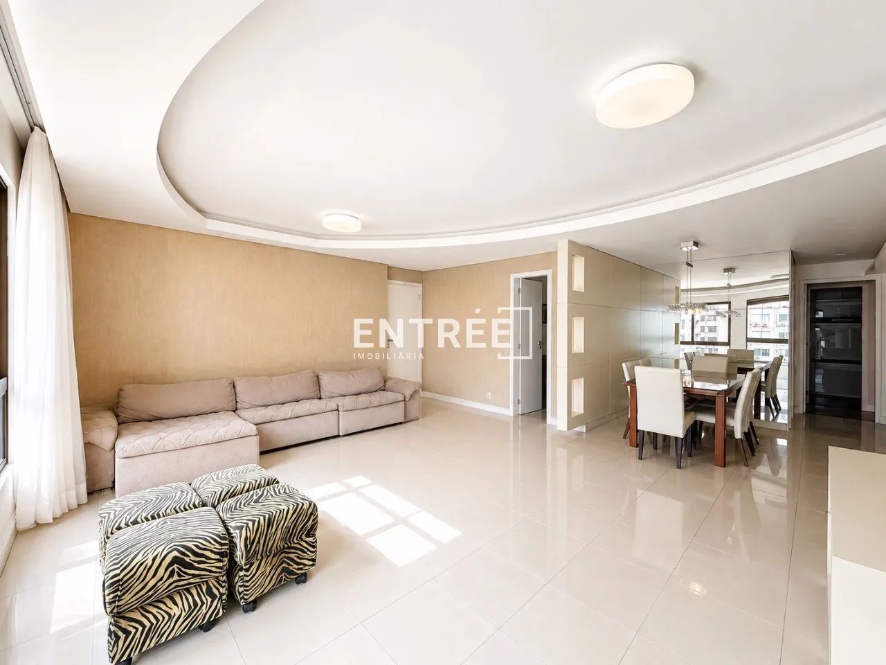 Apartamento 4 Quartos (sendo 2 Suítes) e 2 Vagas - Centro - Foto 4