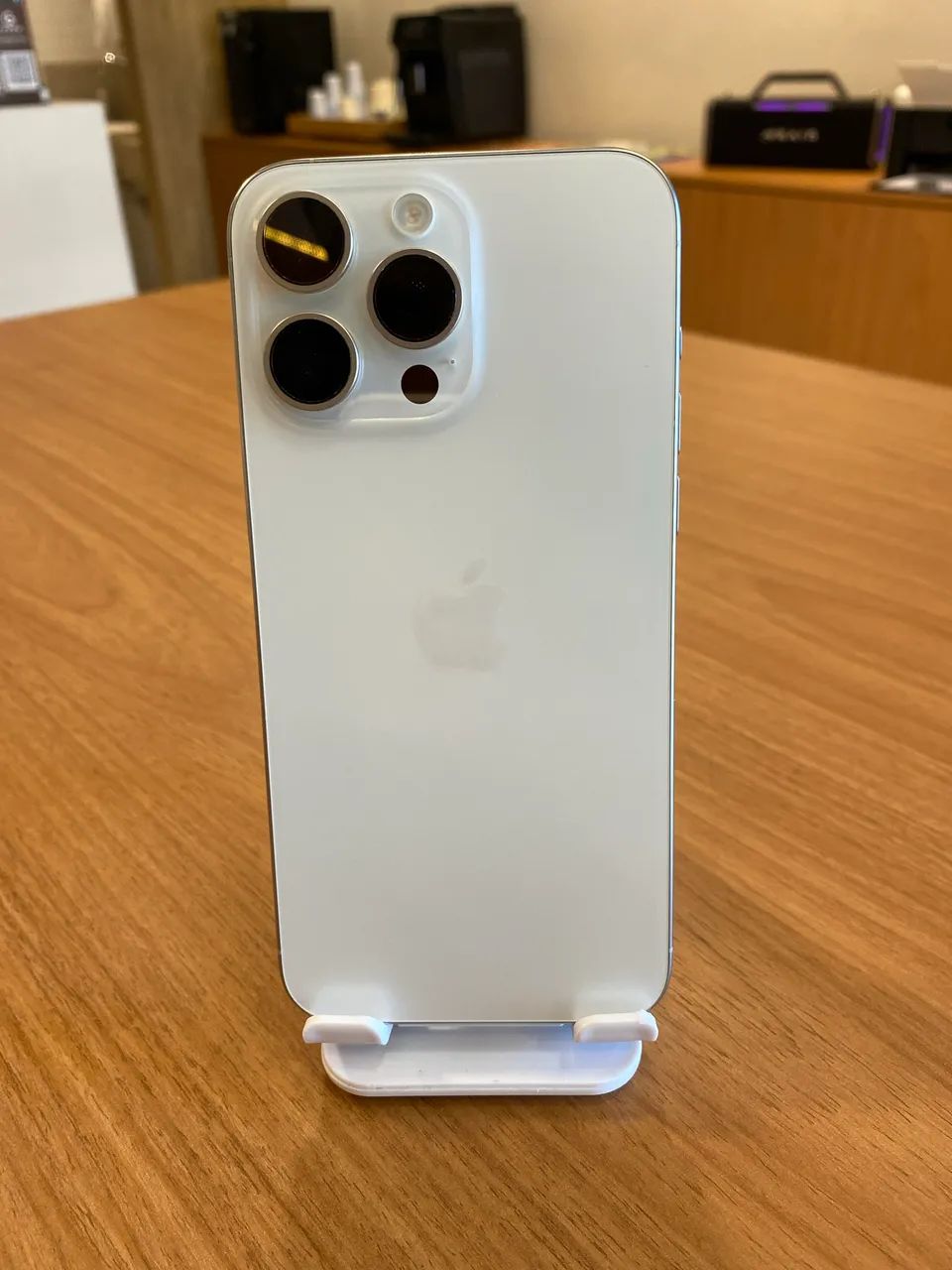 iPhone 15 Pro Max 256GB Branco Seminovo Revisado por Autorizada