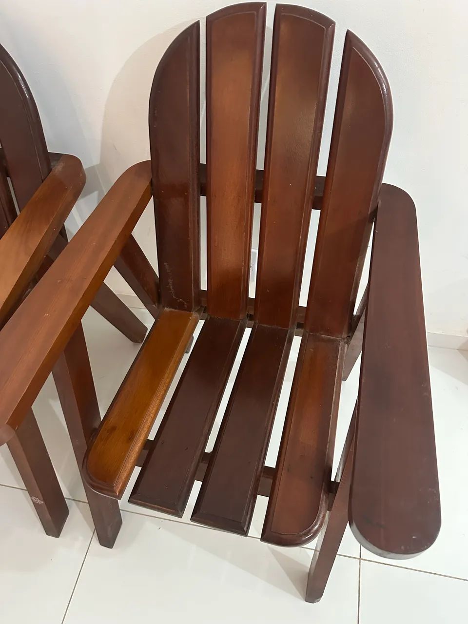 Vendo kit com 2 cadeiras de Madeira  - Foto 2