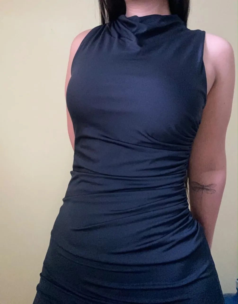Vestido mídi drapeado preto  - Foto 2