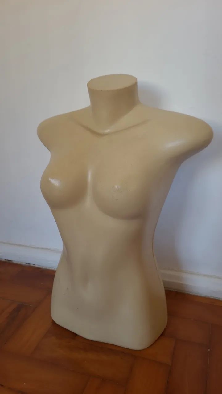 Manequins pequenos - expositor de peças 