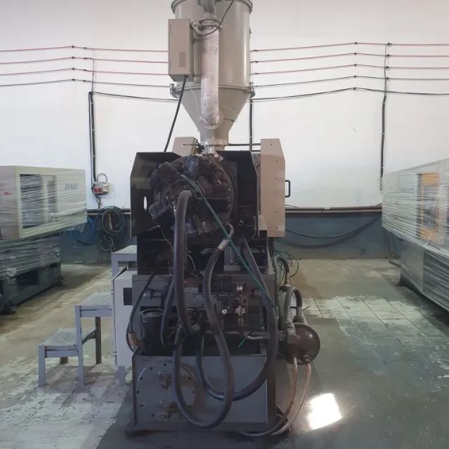 Injetora para Plásticos Himaco 220 Ton - Foto 5