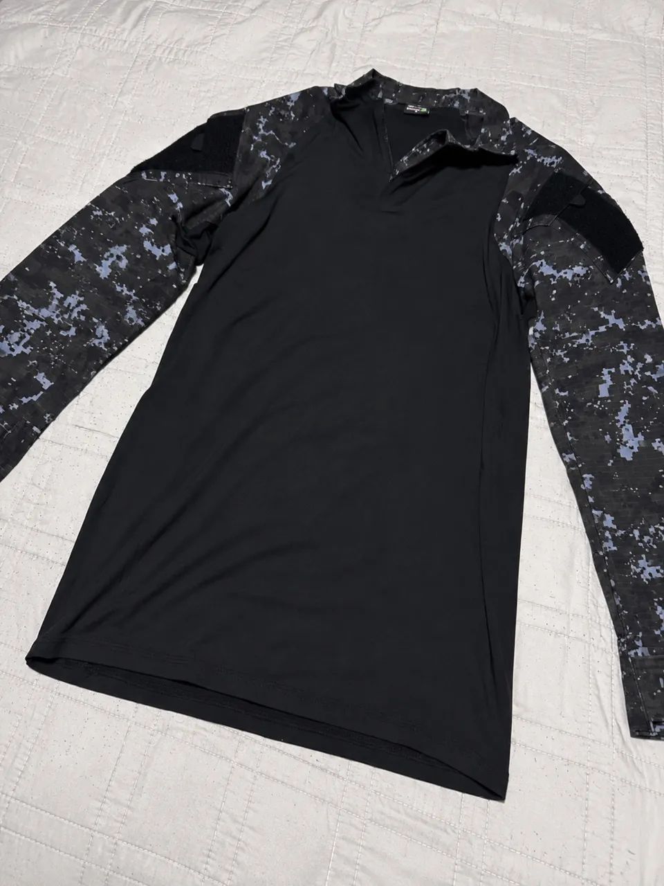 Camisa de Manga Longa Camuflada - Preta