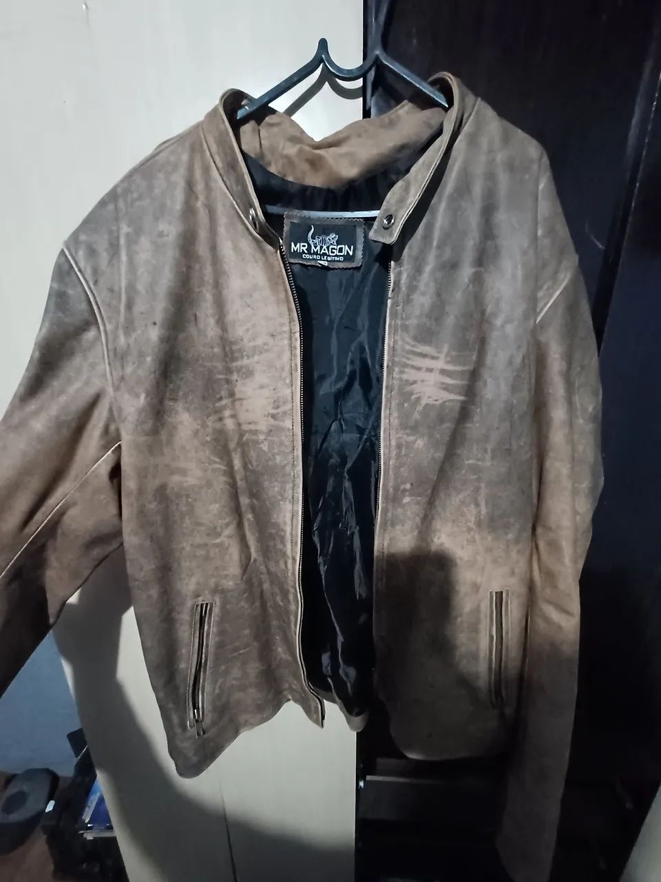 Vende-se uma jaqueta de couro de jacaré  - Foto 3