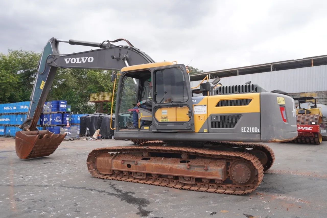 Escavadeira VOLVO EC210D - Foto 2