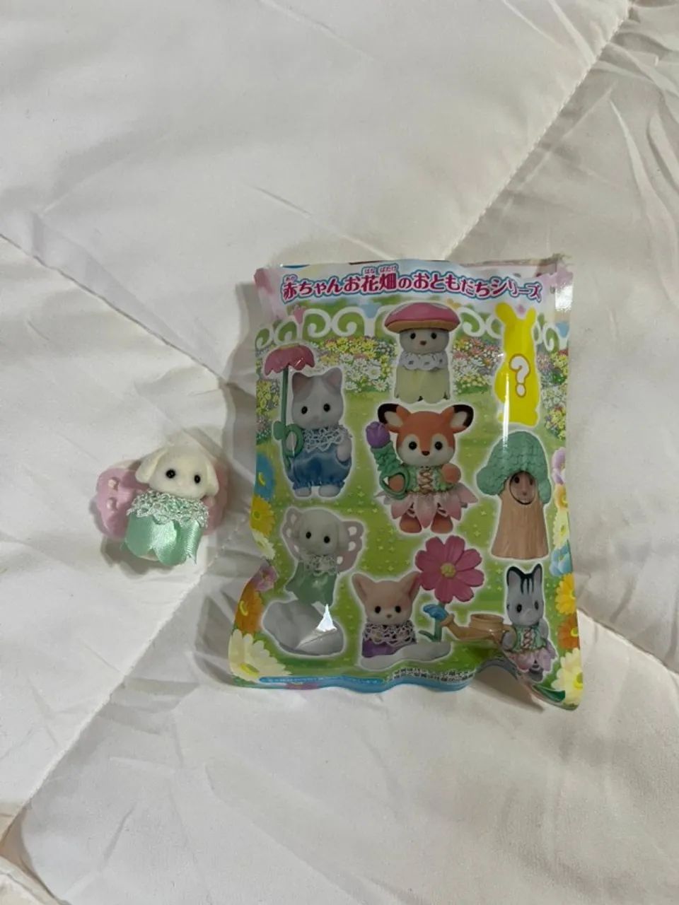 Sylvanian Families: Flora Rabbit Blind Bag Amigos Florais - Foto 4