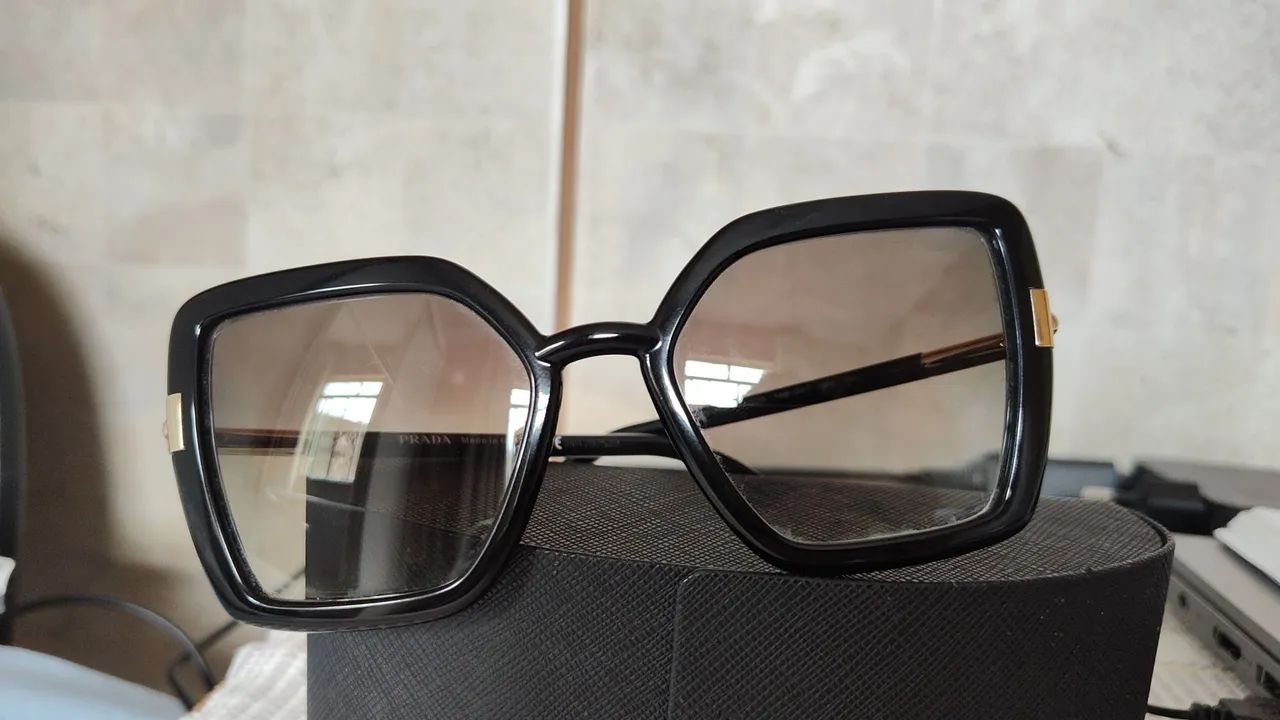Óculos PRADA original em perfeito estado 