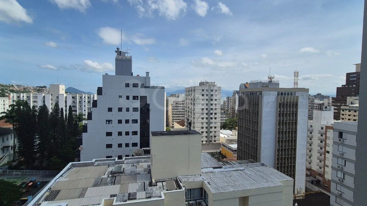 Apartamento amplo 5 dormitórios em andar alto a venda no centro - Foto 2