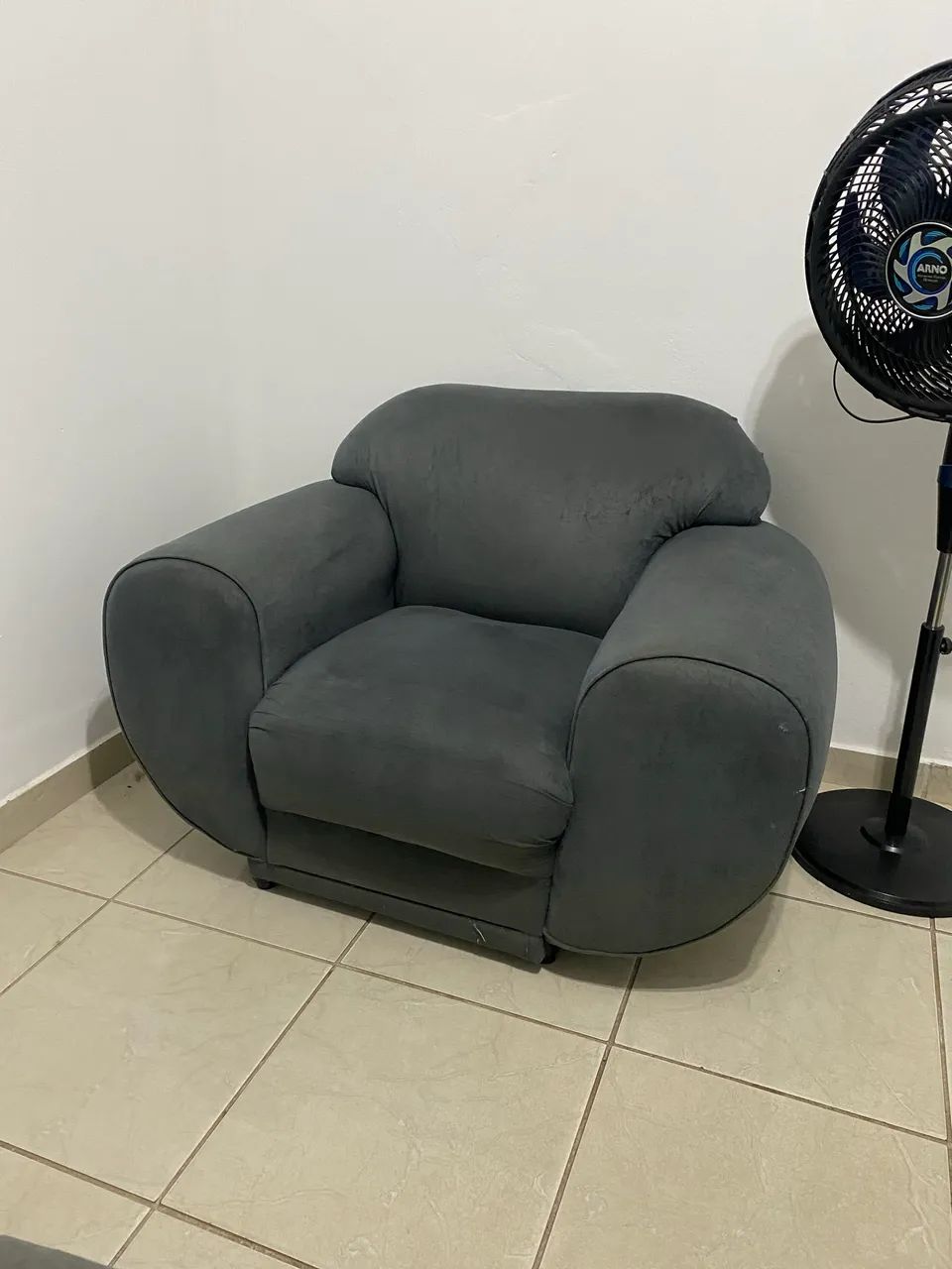 Poltrona cinza vintage 