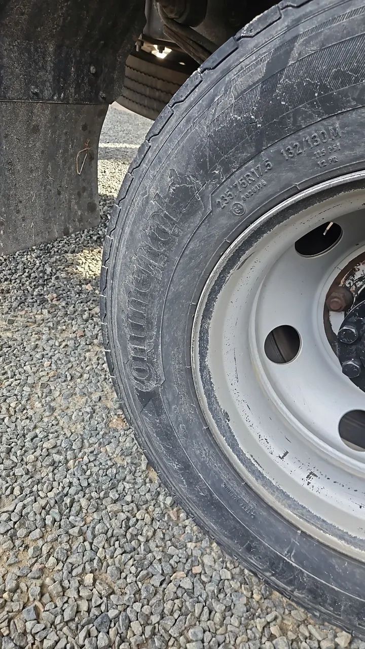 08 pneus 235/75R17.5