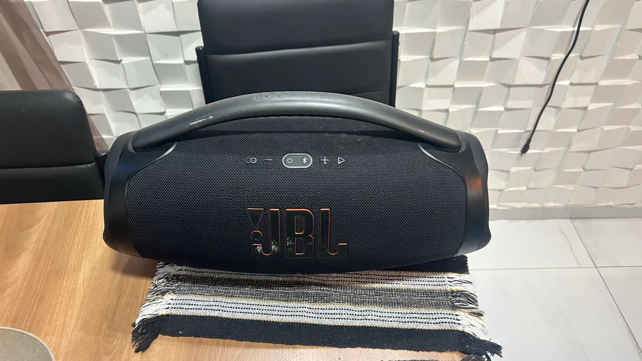 JBL Boombox 3 / MacBook Air 2015 + Magic Mouse