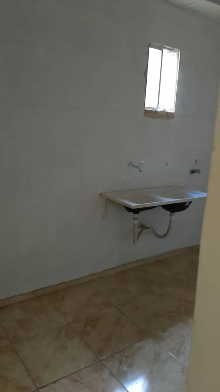 Casa para alugar, cômodo superior e ponto comercial. - Foto 2