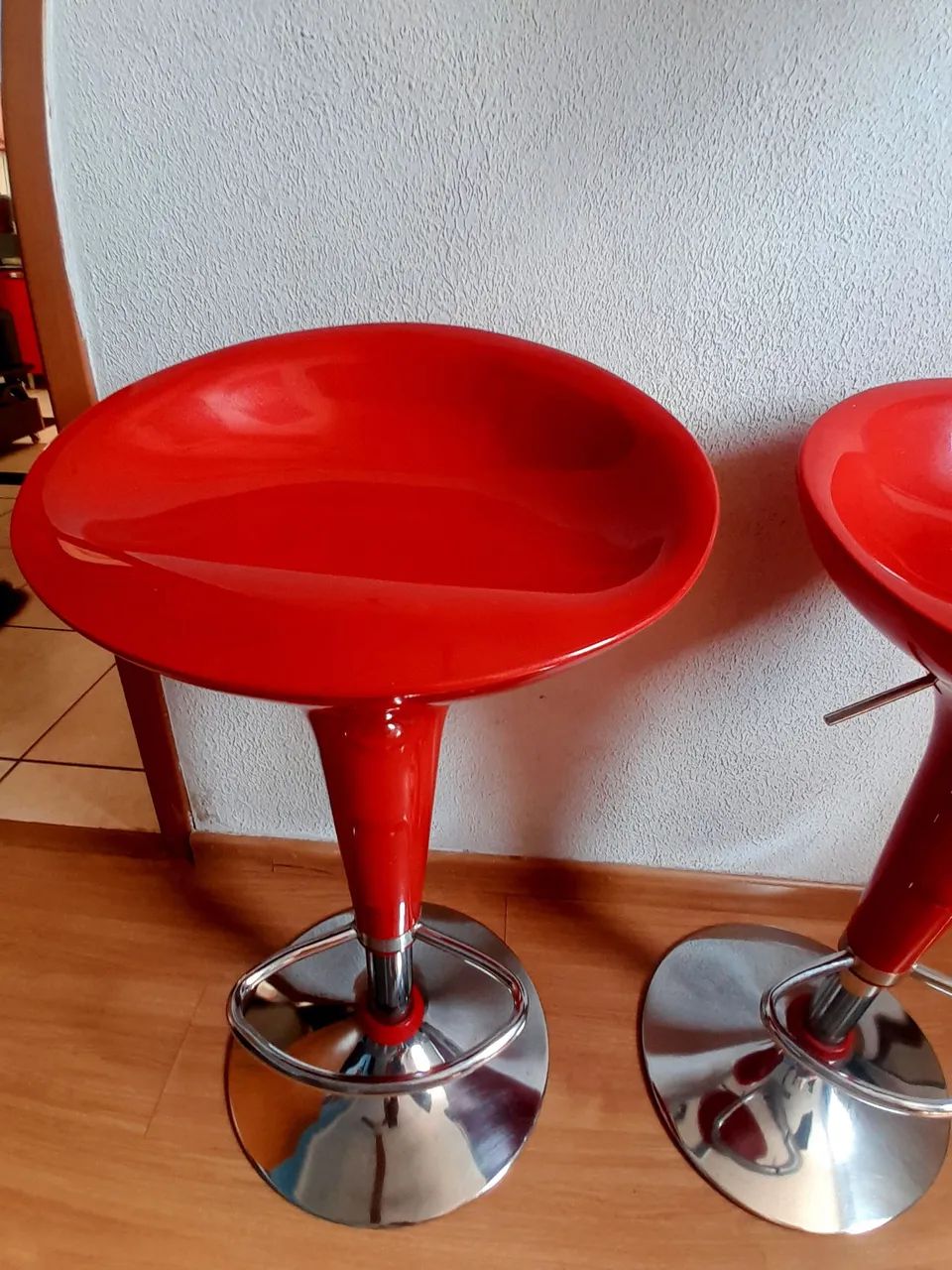 Vendo 2 Banquetas bar vermelhas