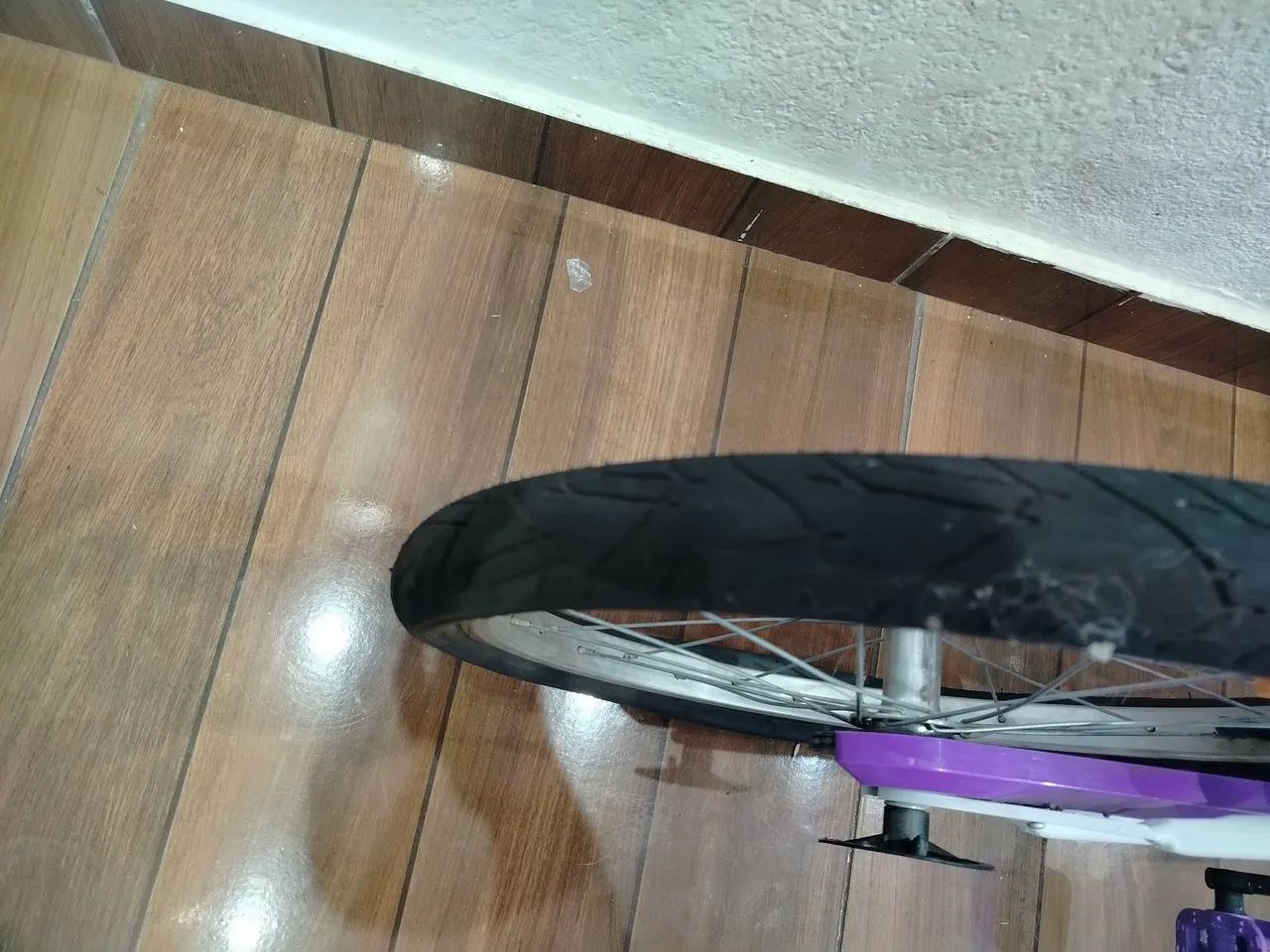 Vendo bicicleta infantil aro 20 semi nova 