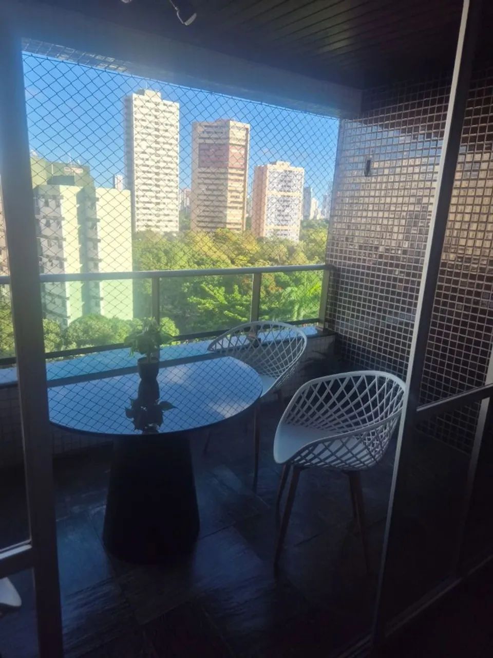 Amplo apartamento com 3 quartos no bairro da Jaqueira