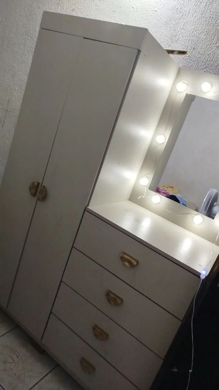Vendo guarda roupa acompanha led.  - Foto 4