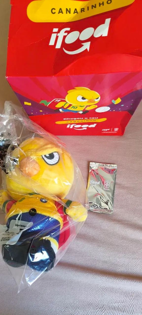 Pelúcia colecionável do ifood (Canarinho de 1970)