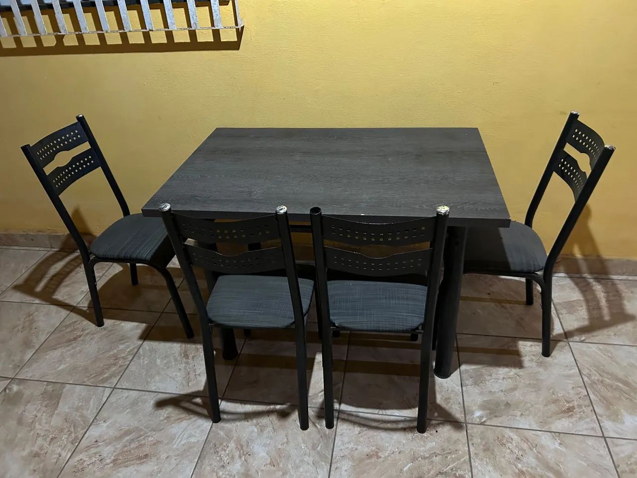 MESA DE JANTAR COM 4 CADEIRAS - Foto 3