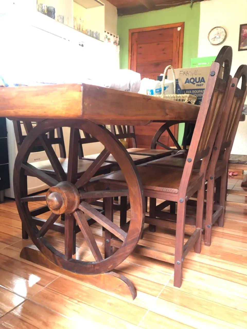 Mesa madeira maciça 8 lugares + cadeiras 