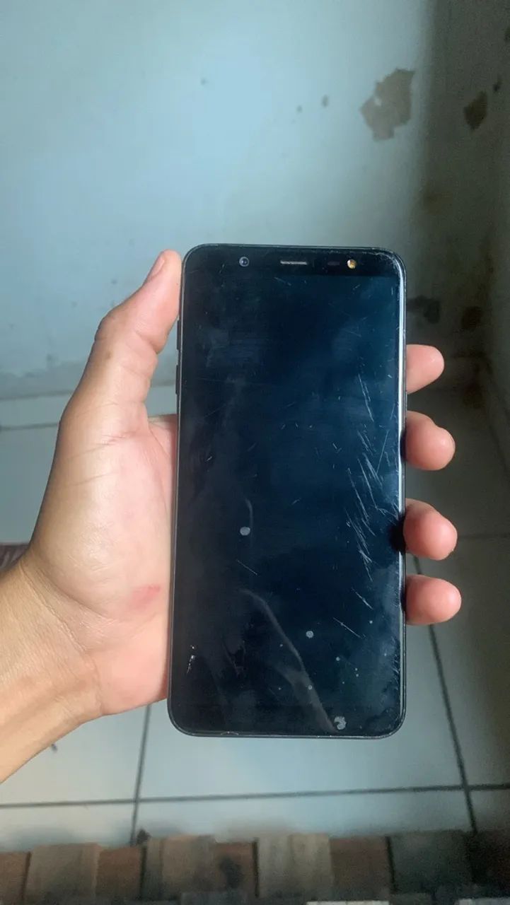 Celular J8