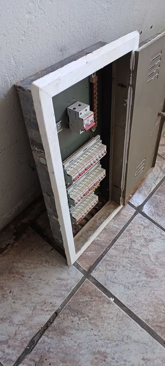 QUADRO DE DISTRIBUIÇÃO GABINETE DE AÇO  /// R$750,00  - Foto 3