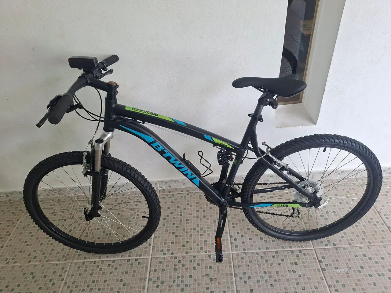 Bicicleta btwin aro 20. Pouco usada e com acessórios 