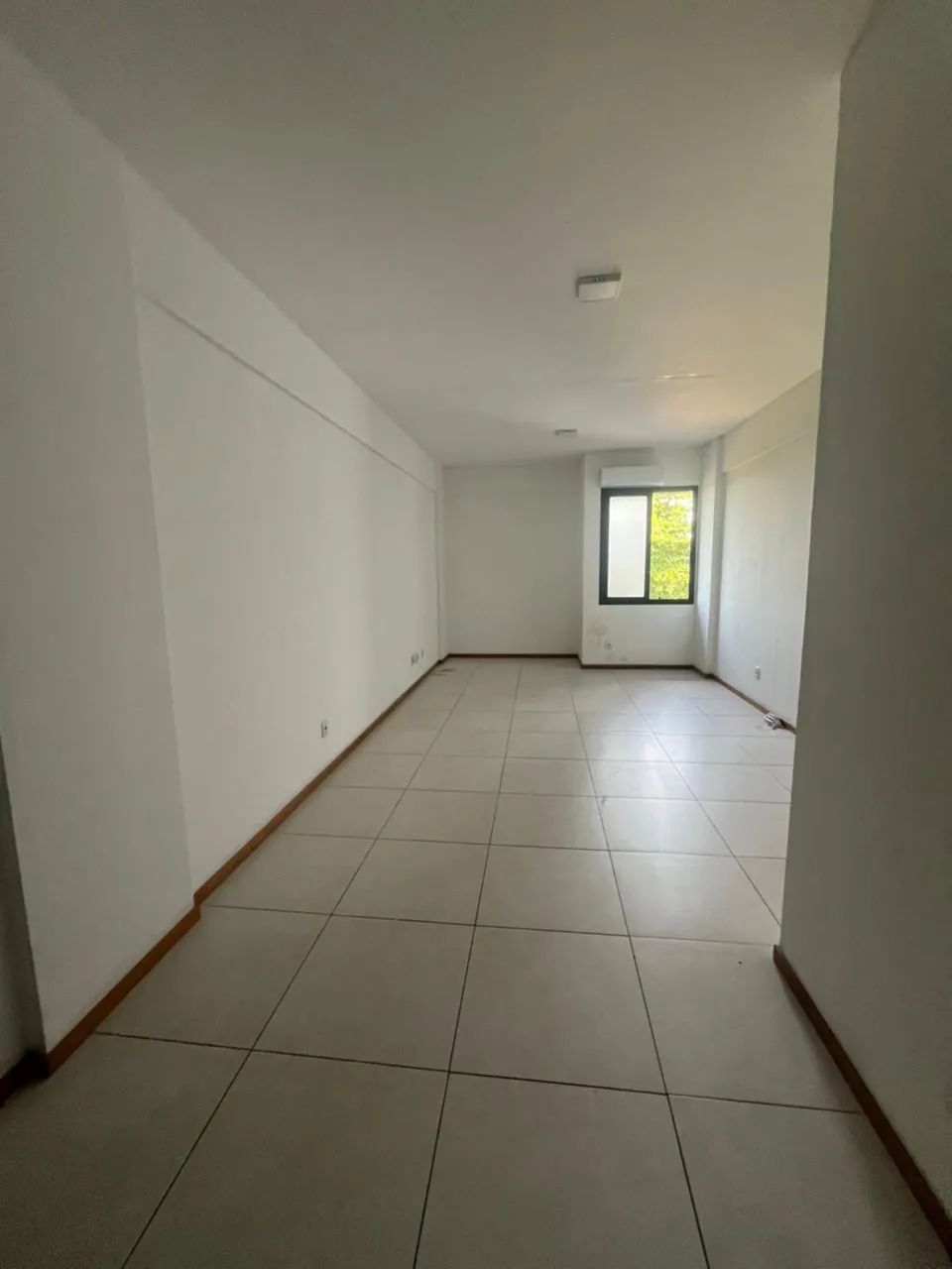 Vendo  ou troco sala comercial Bussines 316 - Foto 2