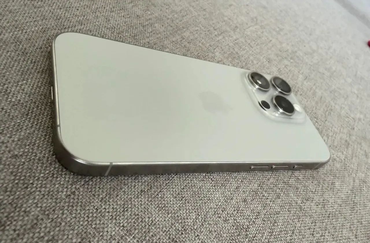 iPhone 15 Pro 256 Semi Novo sem defeitos 
