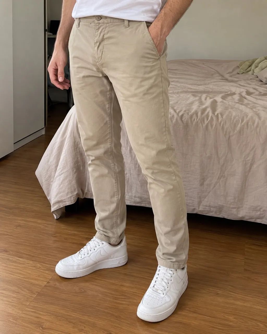 Calça slim fit bege