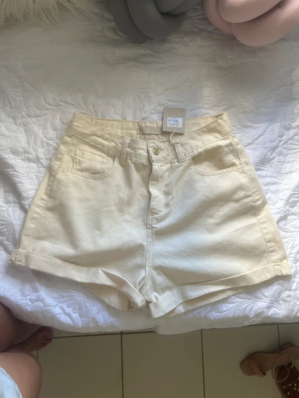 Short jeans bege- novo TAM 40