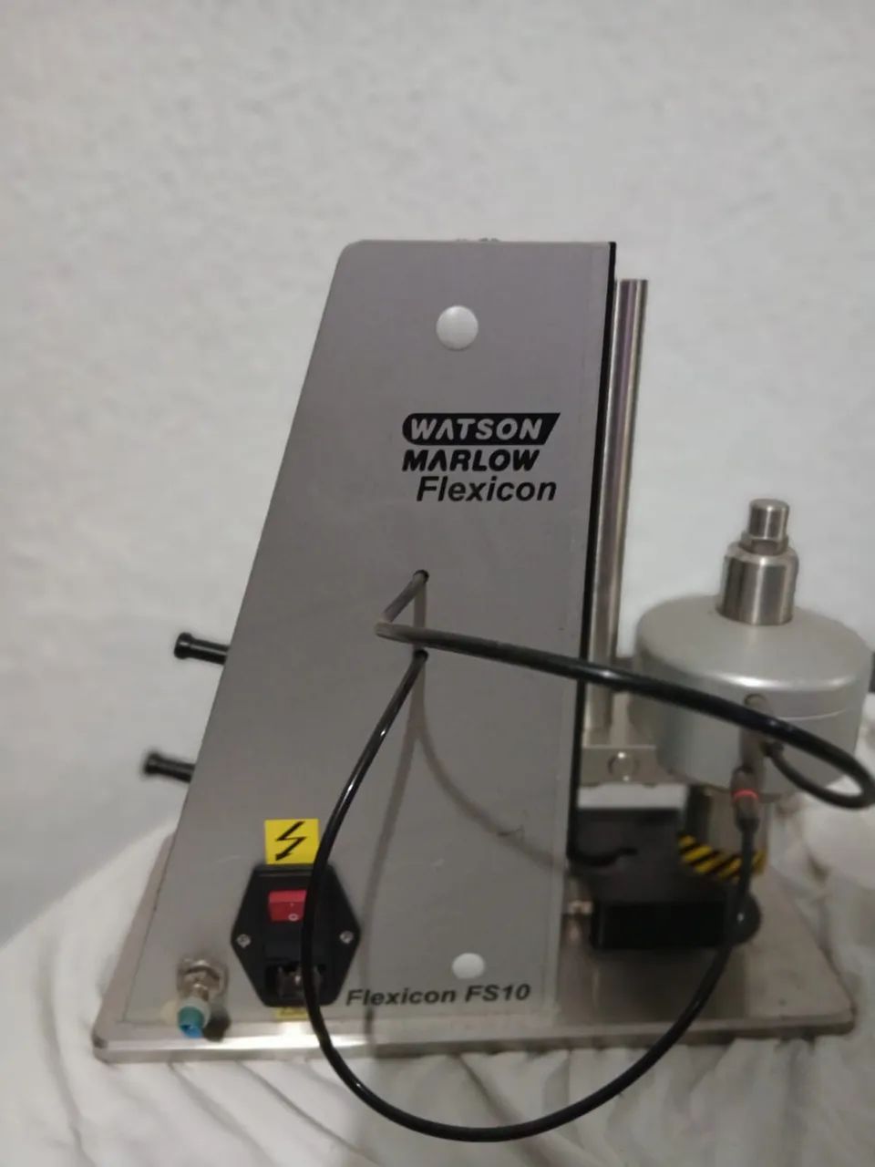 Máquina de tampagem ou fechamento crimpagem Flexicon FS10