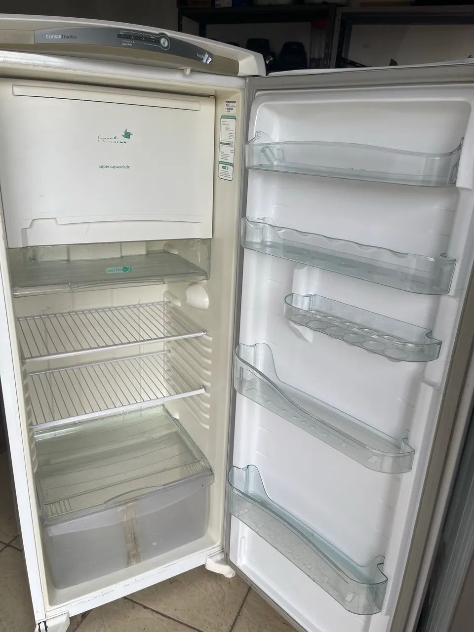 Vendo geladeira funcionando perfeitamente  - Foto 2