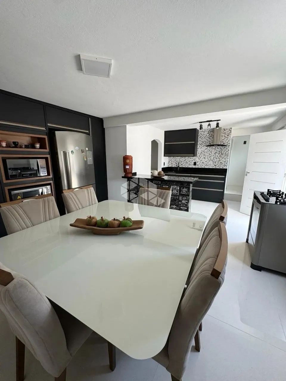 casa Ampla com 5 Dormitórios e Espaço Gourmet Completo na Coloninha - Florianópolis