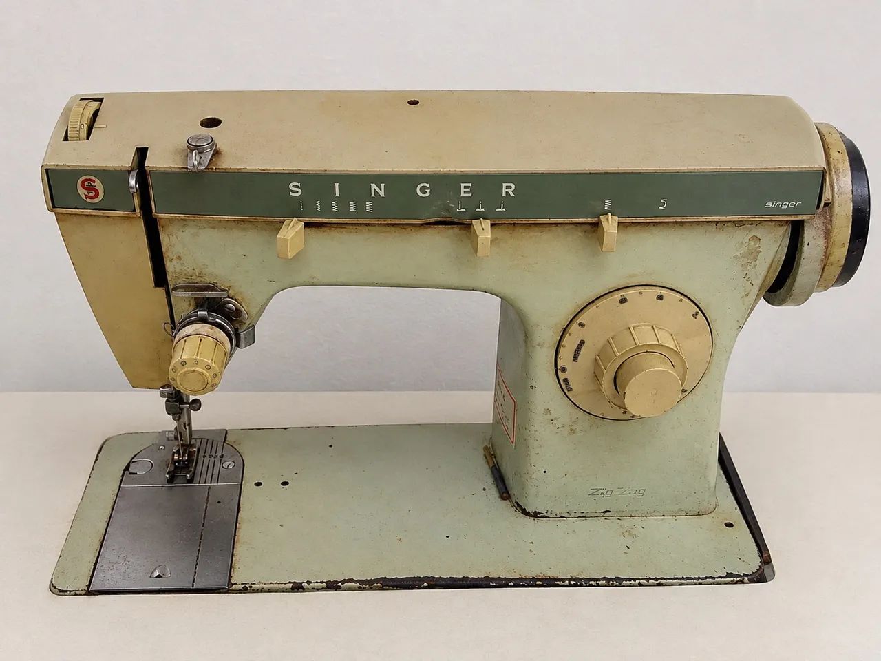 Máquina de costura Singer Zig Zag 242