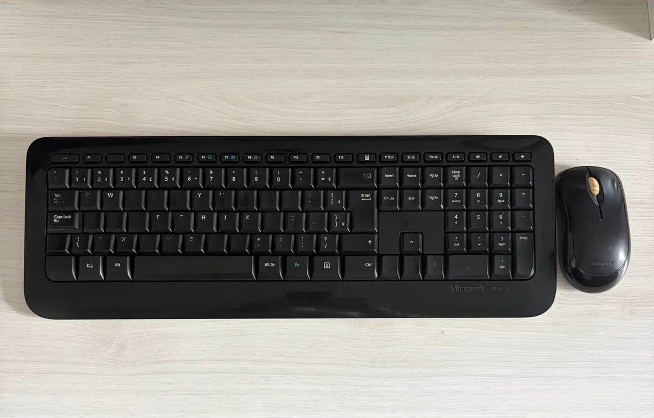 Mouse e teclado sem fio Microsoft 