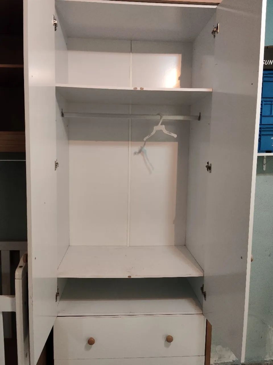 Guarda roupa com berço e colchão  - Foto 4