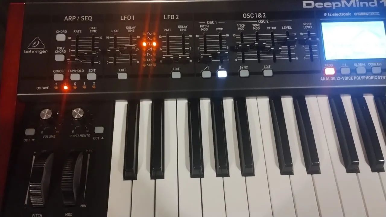 Vendo Behringer Deepmind 12 - Foto 5