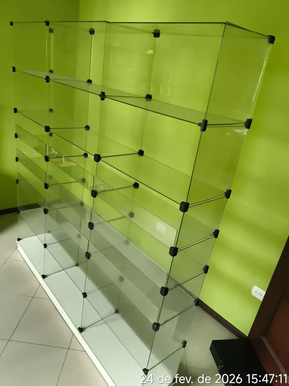 Vitrine duas 900 Reais 