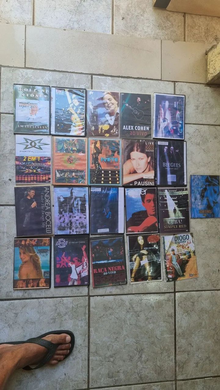 VENDO 21 DVDS  DE SHOWS COM CANTORES DIVERSOS - Foto 3