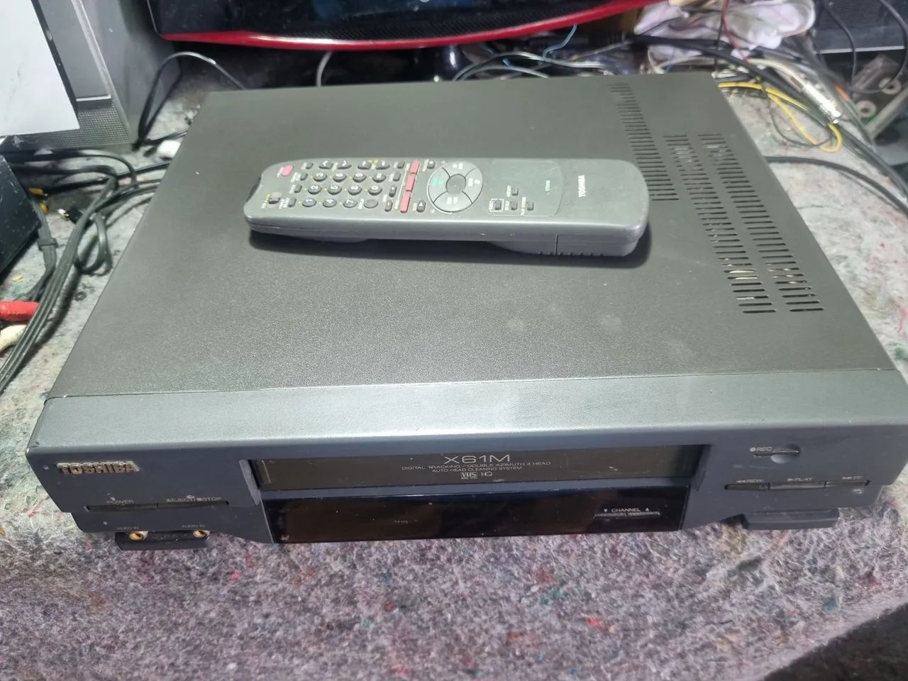 vídeo cassete toshiba x61m funcionando  com controle remoto - Foto 5