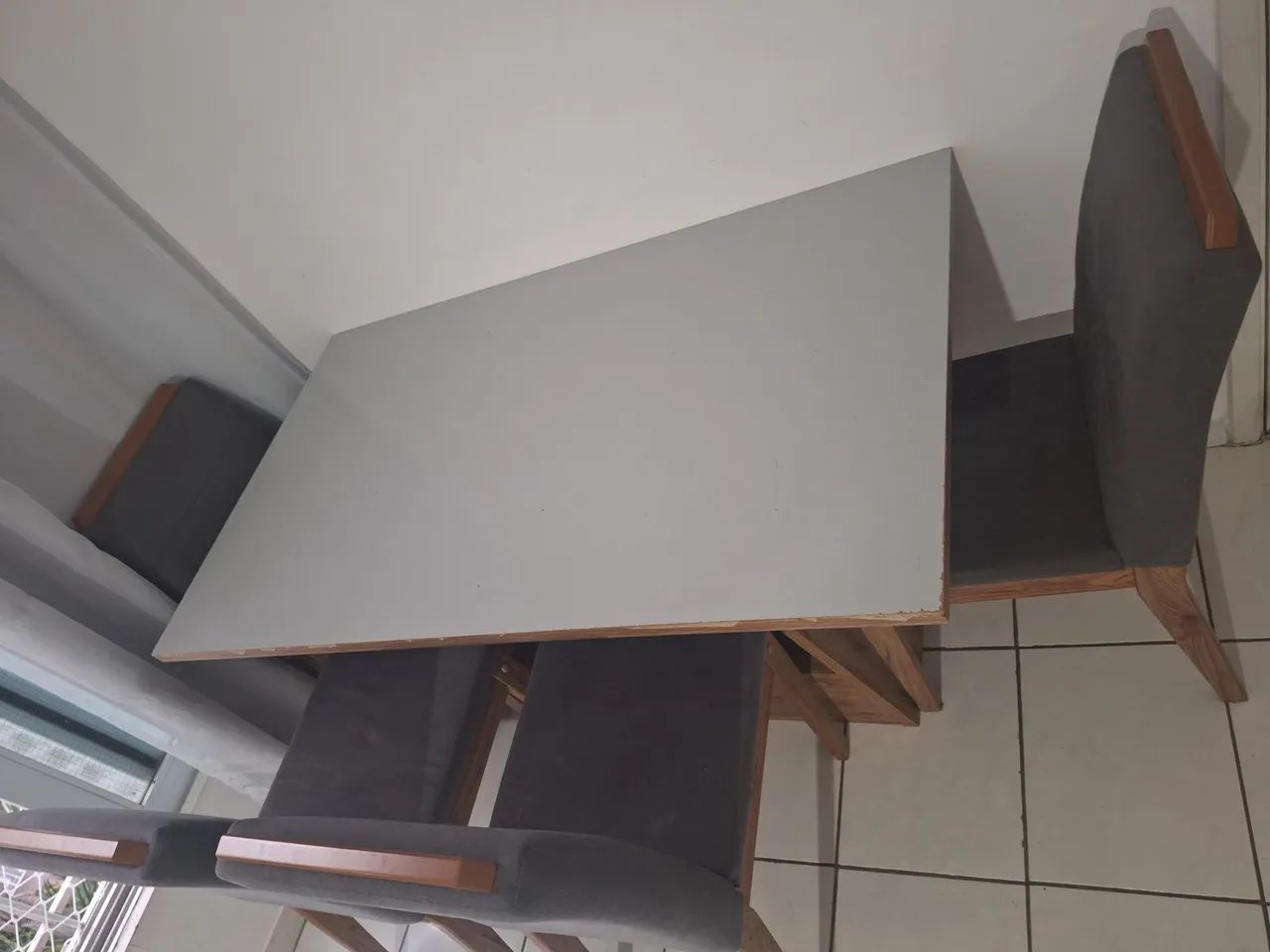 Mesa com 4 cadeiras 65570166872833121