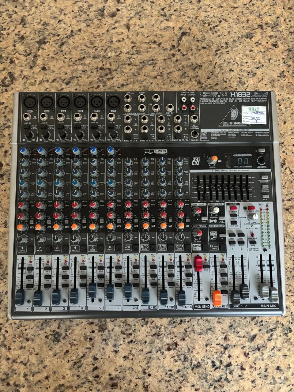 Mesa de Som Behringer Xenyx X1832USB Revisada - USB 