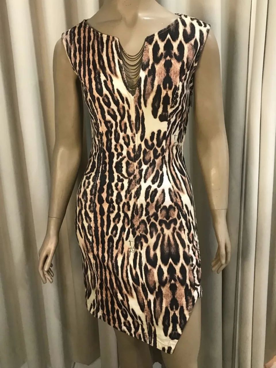 Vestido casual lança perfume 