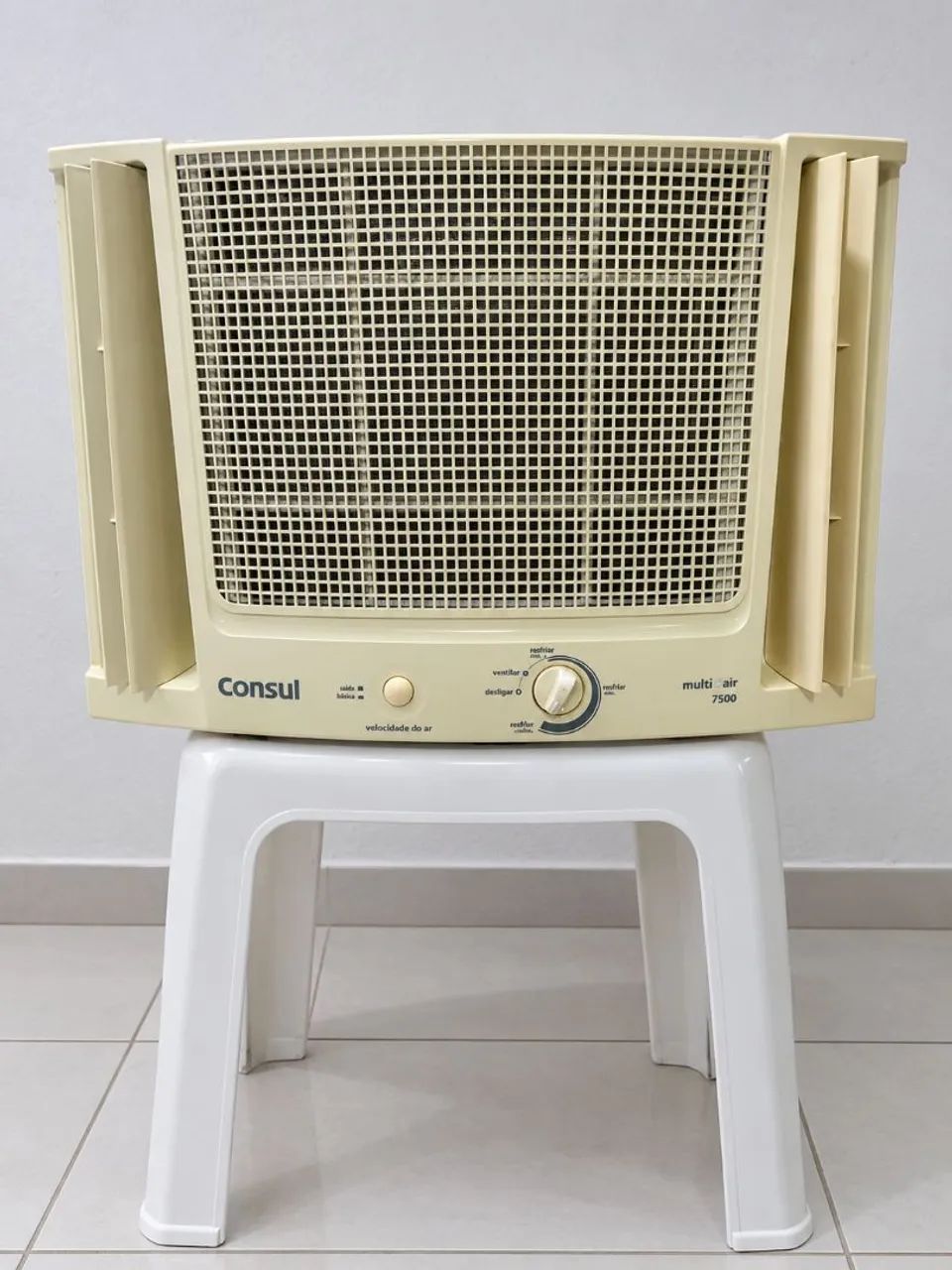 Ar condicionado ( Consul 7500 BTUs).