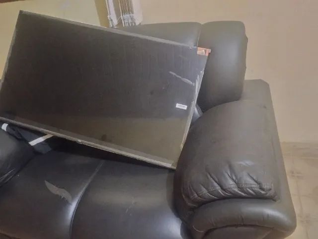 vendo SmatTV 43 polegadas Nova, TCL apenas tela quebrada, pra concerto ou retirada de peça - Foto 3