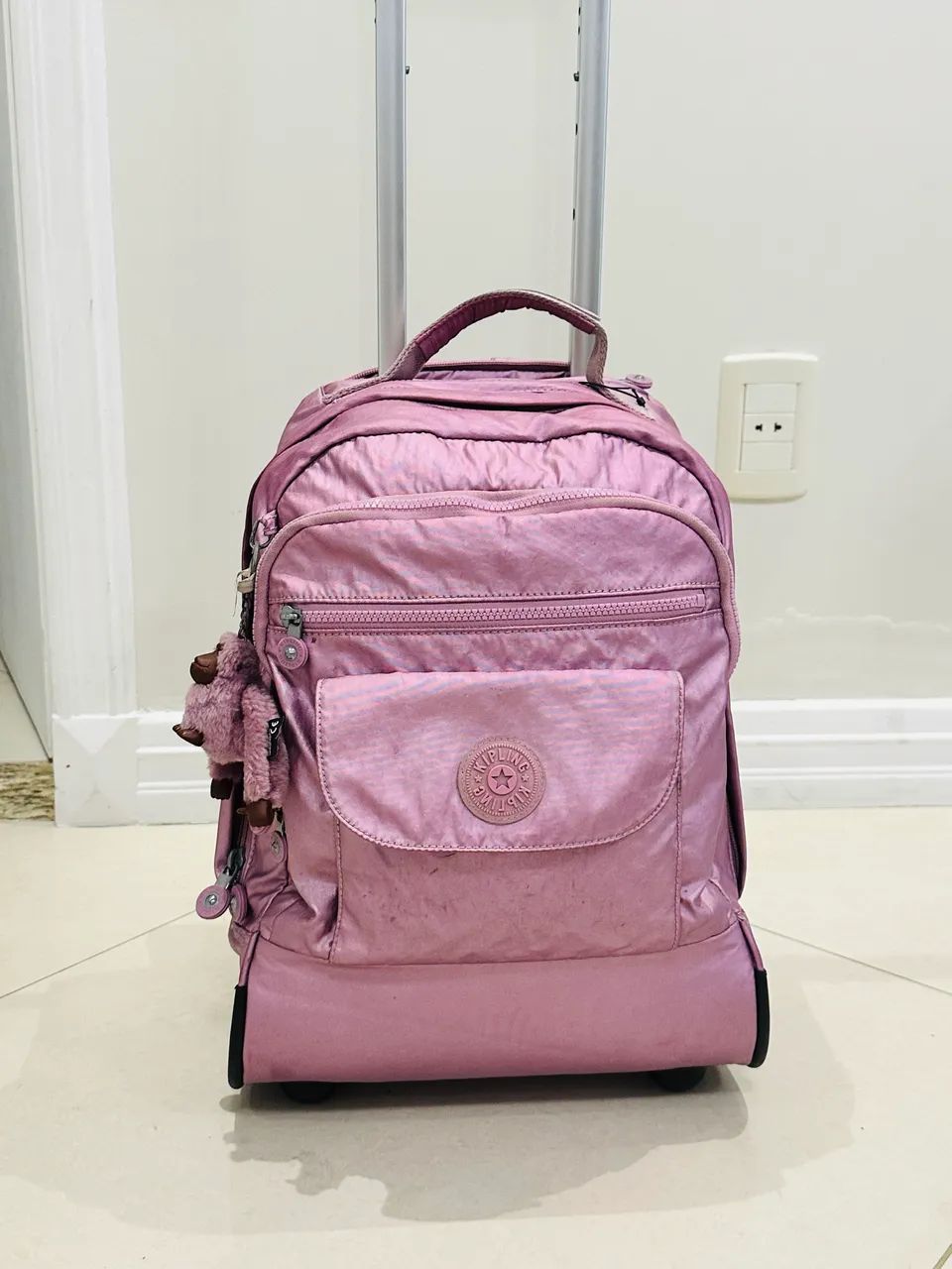 Mochila Kippling de rodinhas  - Foto 2