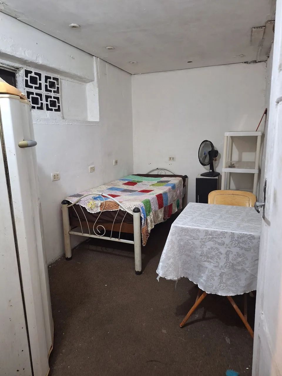 Alugo quarto.