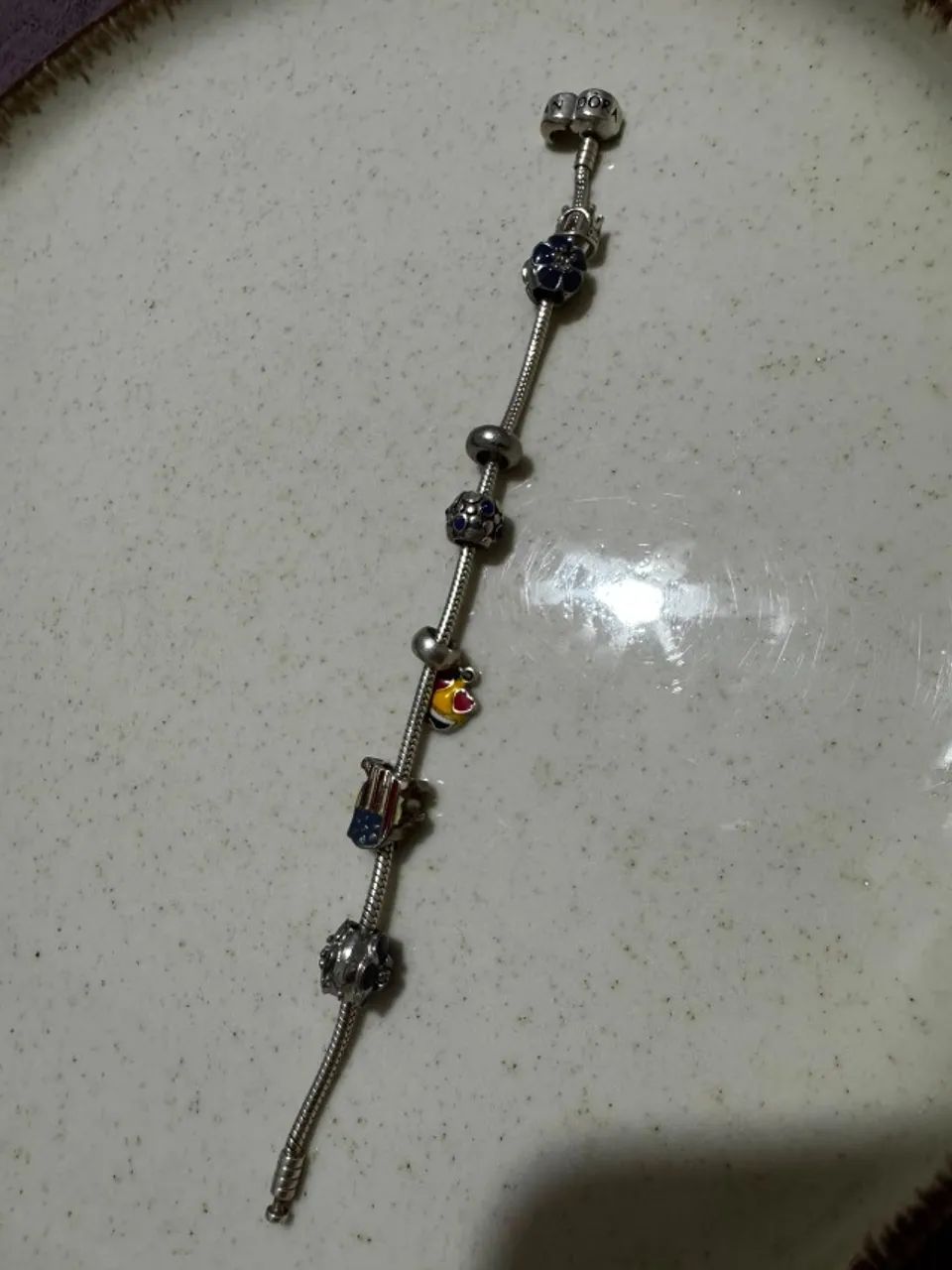 Pulseira Pandora em Prata + 5 Berlocks - Foto 3