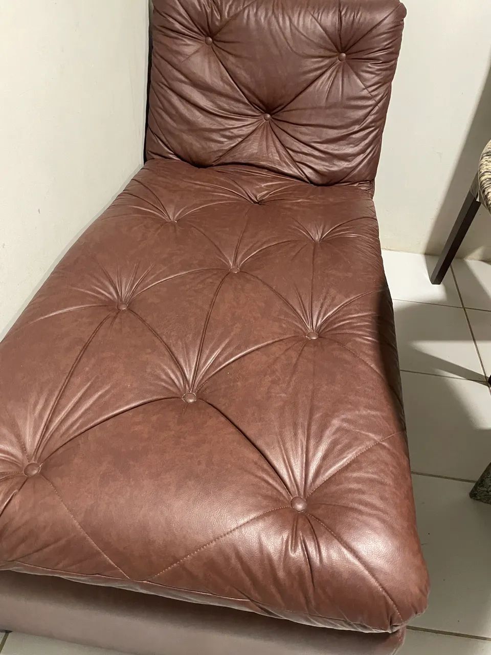 sofá chaise couro sintético - Foto 2